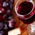 7 מתכונים מובילים להכנת יין ענבים אדום בבית