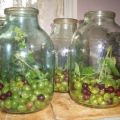 Simple and original recipes for making red and black currant compote with gooseberries for the winter
