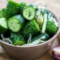 TOP 10 heerlijke recepten voor het snel beitsen van komkommers voor de winter