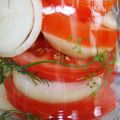 Parmaklarınızı yalayacağınız kış için jölede harika domatesler için basit bir tarif