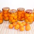 TOP 10 receptes aprikožu sīrupa pagatavošanai ziemai ar šķēlītēm