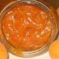 Ang nangungunang 14 mga recipe para sa pagluluto ng mga de-latang aprikot para sa taglamig