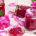 10 domowych przepisów na dżem z płatków róży