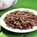 Los beneficios y daños de las semillas de sandía y si es posible comerlas, usarlas en medicina y cosmetología.