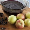 A simple recipe for making blackberry jam with apples for the winter