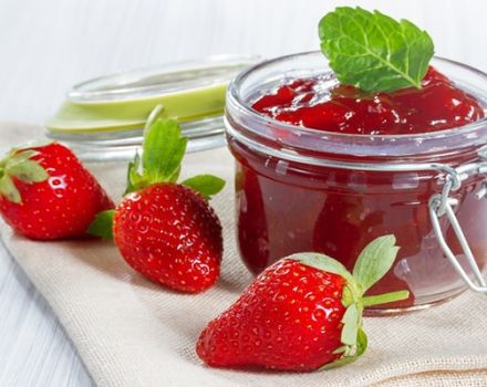 How to make a delicious thick strawberry jam at home, simple recipes