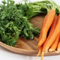 4 beste stapsgewijze recepten voor het oogsten van worteltoppen voor de winter