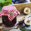 Pangunahing 24 simpleng mga recipe para sa walang buto na plum jam sa bahay