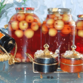 TOP 25 Schritt-für-Schritt-Rezepte für die Herstellung von Apfelkompott für den Winter