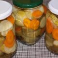 Paprastas agurkų su morkomis ir svogūnais virimo žiemai receptas