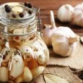 Rețete delicioase pentru prepararea usturoiului pentru iarnă și reguli de păstrare