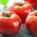 Eigenschaften und Beschreibung der Tomatensorte Strawberry Dessert, deren Ertrag