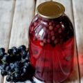 Enkla recept för att göra druvkompott för vintern hemma på en 3-liters burk