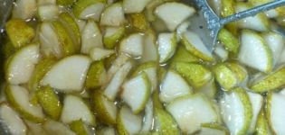 Recipe para sa transparent amber pear jam na may lemon wedge