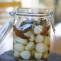 Reasons for the blue discoloration of garlic in jars when preserving and pickling cucumbers and tomatoes