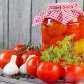 TOP 8 yksinkertaista ja herkullista reseptiä tomaattien maustamiseen talvella makealla tavalla