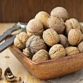 Hoe en hoeveel u gepelde walnoten thuis kunt bewaren