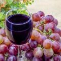 3 geriausi naminio rožių vynuogių vyno receptai