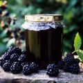 A simple recipe for making blackberry jam for the winter
