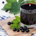 18 beste stapsgewijze recepten voor zwarte bessenblanco's voor de winter