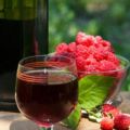 15 kolay adım adım ev yapımı ahududu şarabı tarifleri