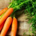 Per què les pastanagues arrissades i què fer, remeis i mètodes populars