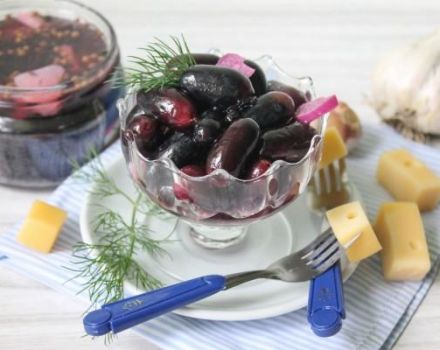 Schritt-für-Schritt-Rezept für eingelegte Trauben mit Oliven für den Winter