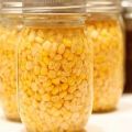 Cómo conservar mazorcas de maíz y granos en casa para el invierno, recetas con y sin esterilización