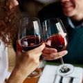 Quins avantatges té el vi casolà i les propietats medicinals, contraindicacions per al seu ús