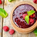 Nangungunang 5 simpleng mga recipe para sa paggawa ng raspberry jam sa isang mabagal na kusinilya