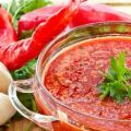12 bedste opskrifter til at lave sød adjika til vinteren af ​​peberfrugter og tomater