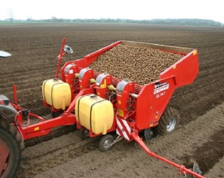 Typer af kartoffelplantere til en walk-bag traktor, hvordan man gør det selv, deres fordele og driftsprincip