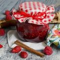 Ett enkelt recept på jordgubbssylt fem minuter för vintern