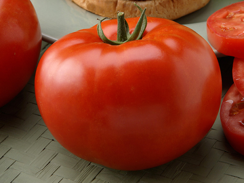 iso naudanliha-tomaatti