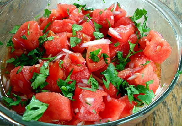 Salat mit Tomaten und Pfeffer