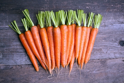 petites carottes sur la table