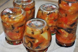 Ajapsandal recipe in jars for the winter