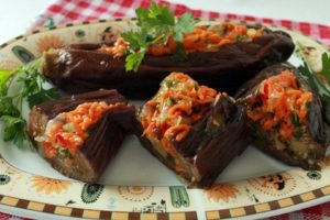 Recipe for pickled eggplant with carrots, herbs and garlic for the winter