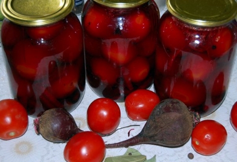 konservuoti pomidorai su burokėliais