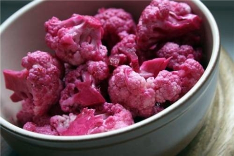 pickled cauliflower with beets in a jar