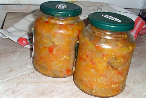 zucchini with mayonnaise in jars