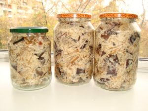 De beste recepten voor het koken van aubergine met mayonaise voor de winter met een smaak van paddenstoelen