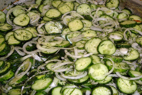 Nezhinsky agurkų salotos