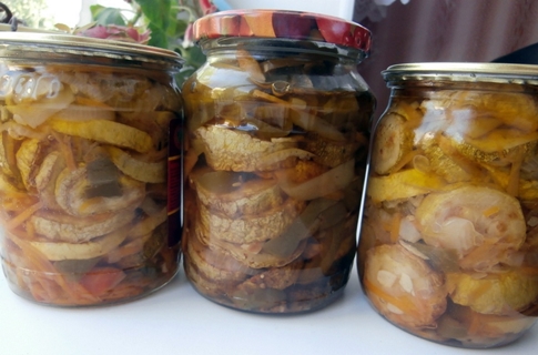 fried zucchini in jars