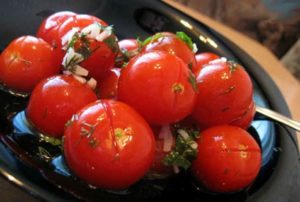 Receta de tomates cherry ligeramente salados con ajo instantáneo