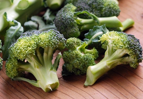 brokolica na stole