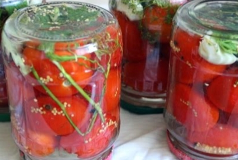 tomates à l'acide citrique sur la table