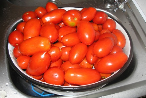 lukštas pomidoras