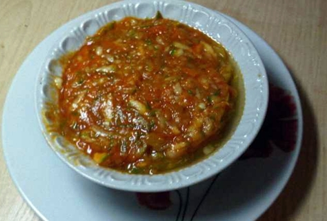 caviar de pepino en un bol