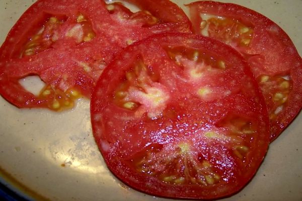 veins of tomatoes